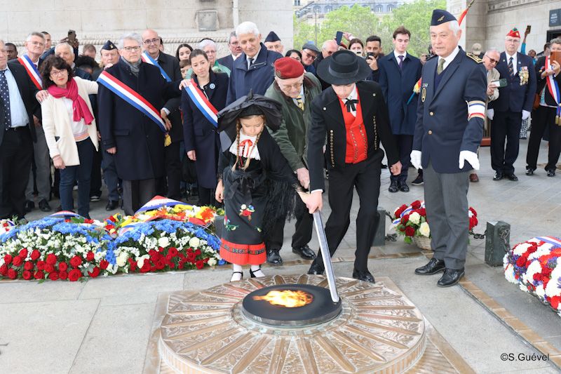 Ravivage de la Flamme, Arc de Triomphe le 8 mai 2024