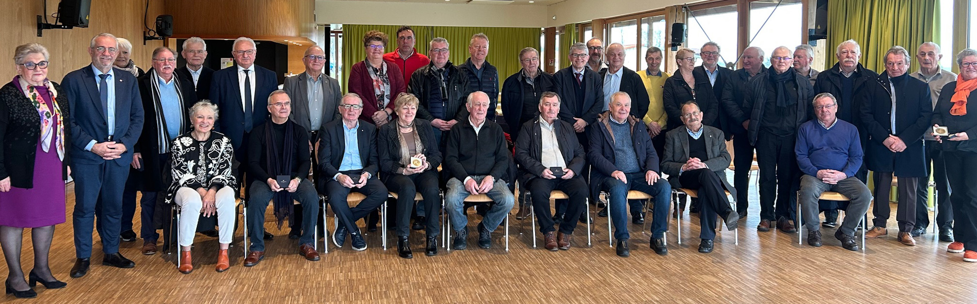 Remise de la médaille de l'Assemblée nationale aux maires qui ne se représentent pas le 20.02.2026