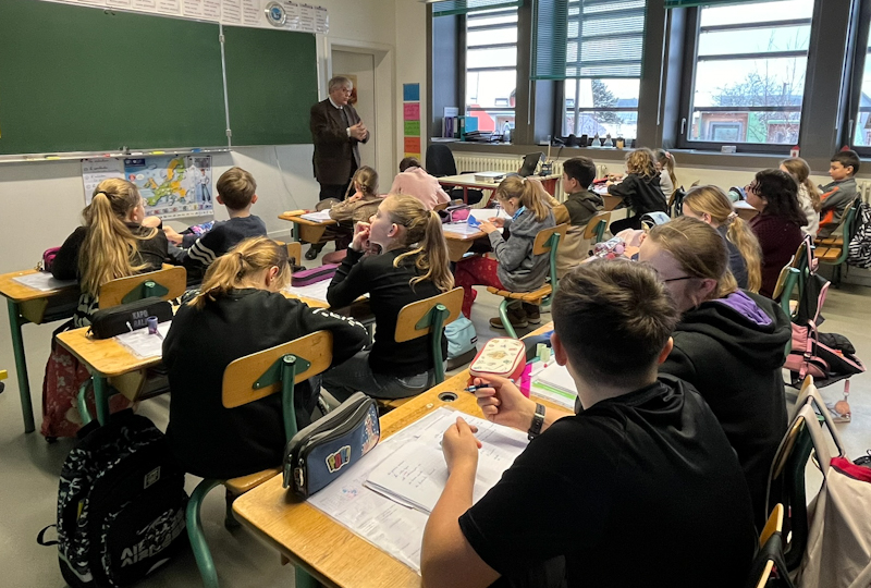 Rencontre du député Hetzel avec les élèves de CM2 de l'école de Dossenheim sur Zinsel le  18.01.24 dans le cadre du Parlement des enfants 2024