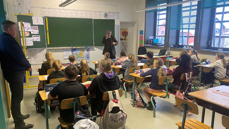 Rencontre du député Hetzel avec les élèves de CM2 de l'école de Dossenheim sur Zinsel le  18.01.24 dans le cadre du Parlement des enfants 2024